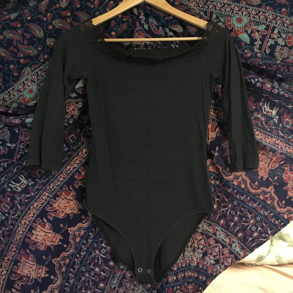 DARK GRAY OFF THE SHOULDER BODYSUIT🔥🔥